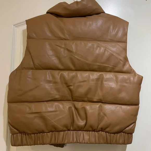 Abercrombie & Fitch Camel Colored Puffer Vest - Picture 4 of 4
